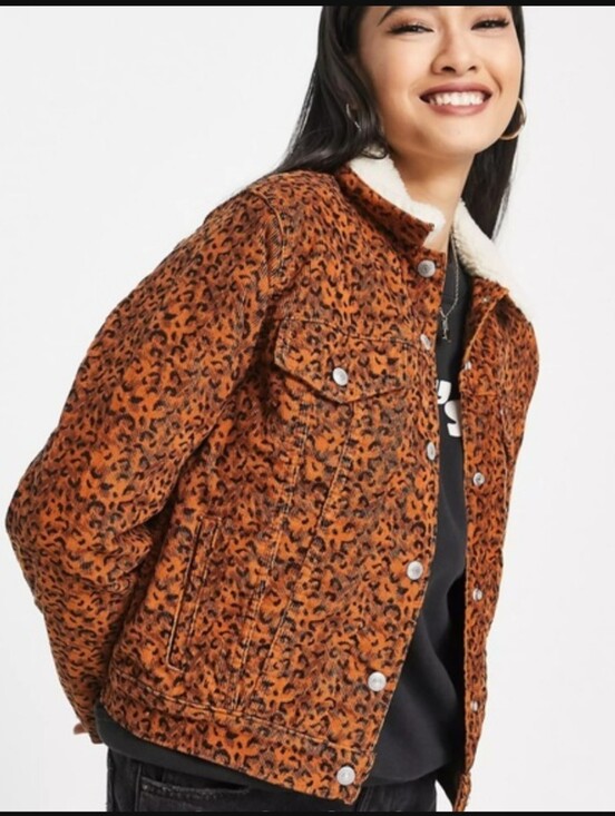 Levi's Jackets & Blazers - Levi's Original Sherpa Trucker Jacket in Leopard Print Size XS